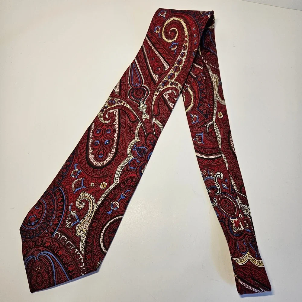 Vintage Gianfranco Ferre Mens Silk‎ Tie Burgundy Red Paisley Made in Italy Neck
